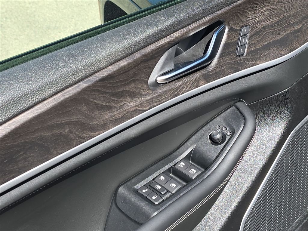 New 2026 Baltic Gray Metallic Clear-Coat Exterior Paint Jeep Limited Reserve image 21