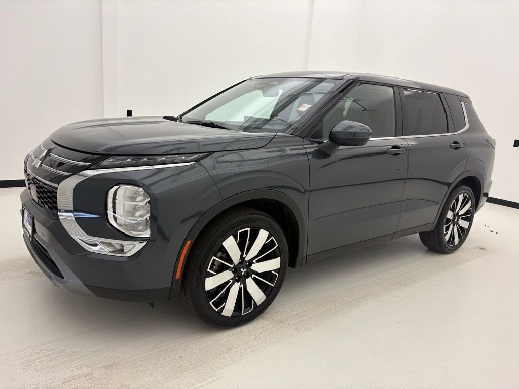 Used 2025 Gray Mitsubishi SE image 16