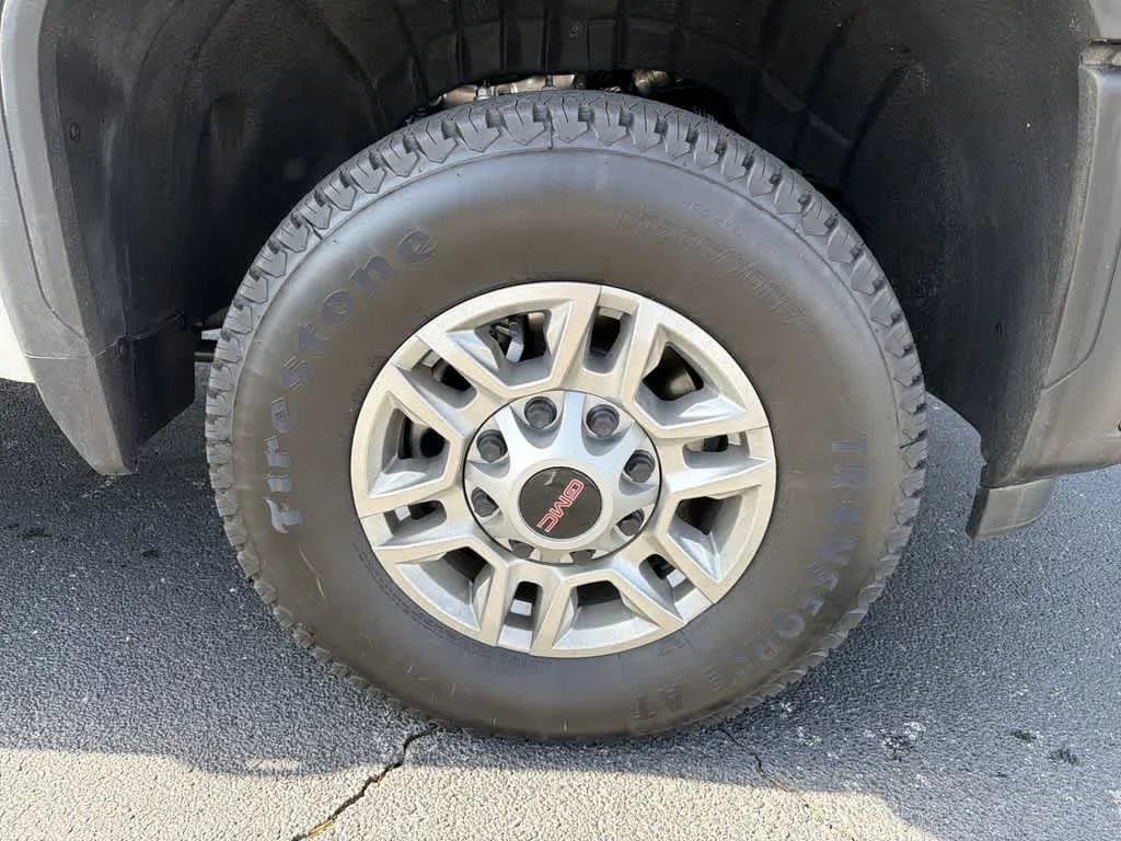 New 2026 Summit White GMC Pro image 10