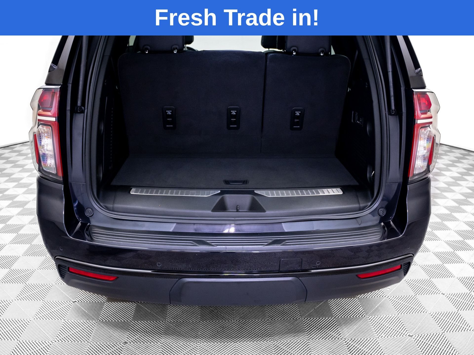 Used 2024 Gray Chevrolet Z71 image 32