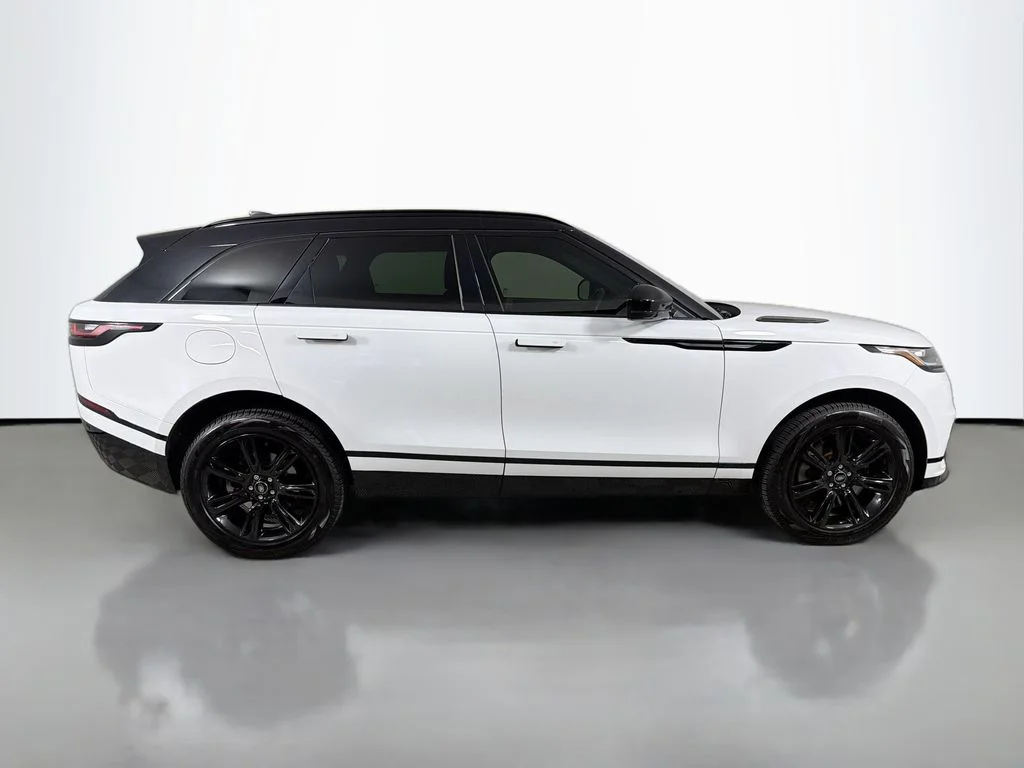 Used 2023 White Land Rover R-Dynamic S MHEV image 33