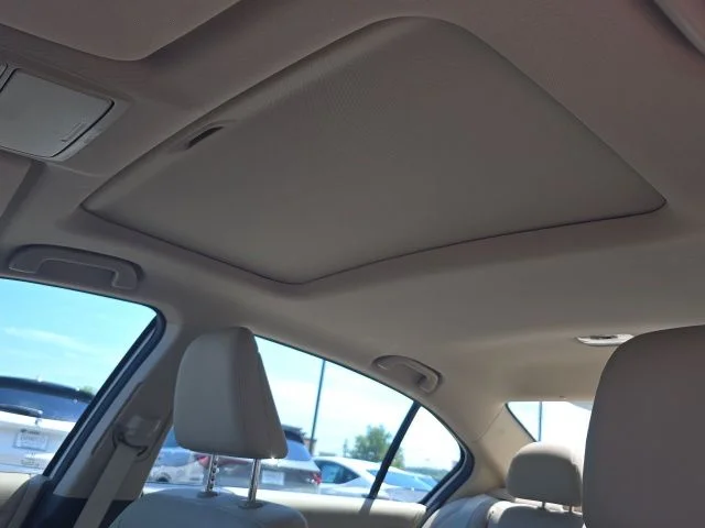 Used 2014 White Honda EX-L image 19