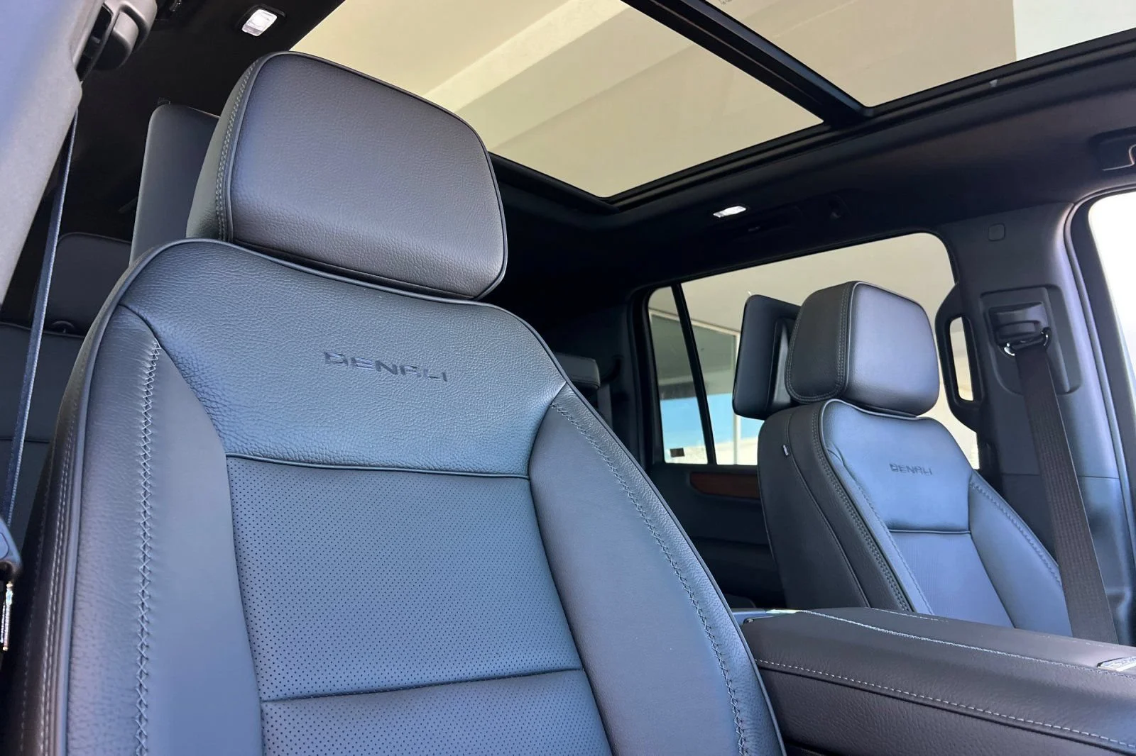 2026 GMC Yukon XL Denali - Photo 17