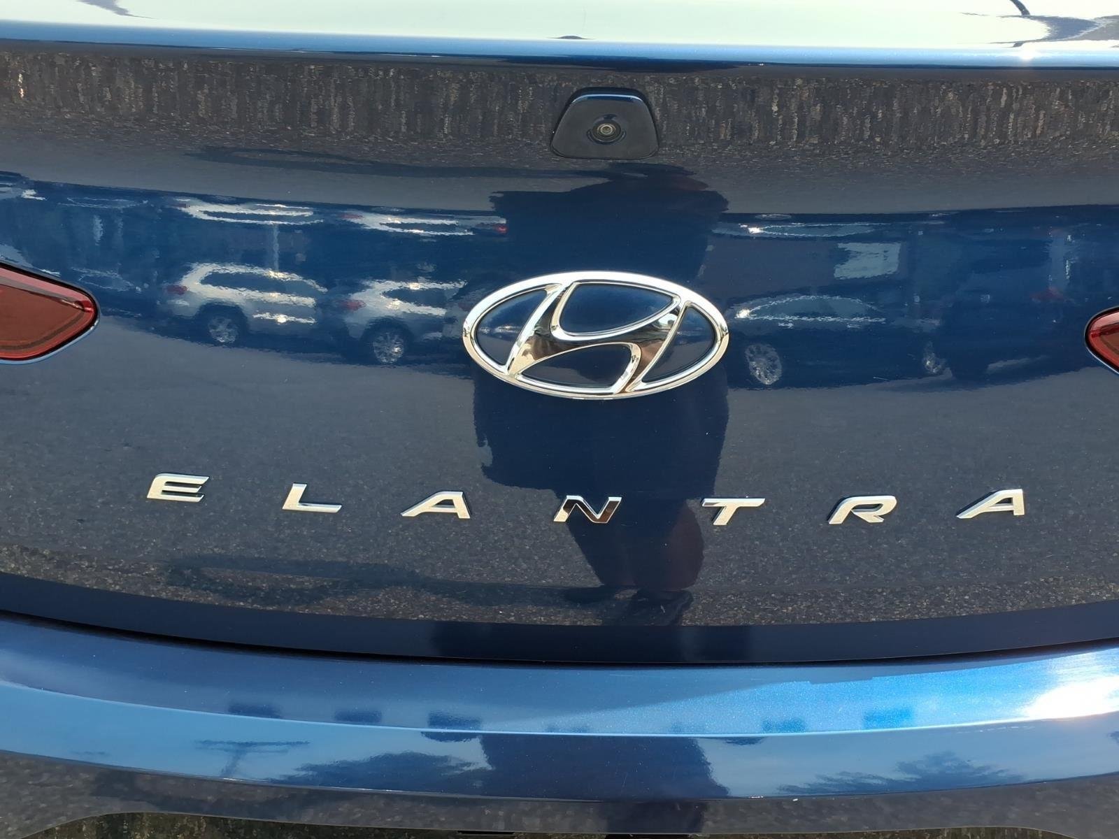 Used 2020 Lakeside Blue Hyundai SEL image 15
