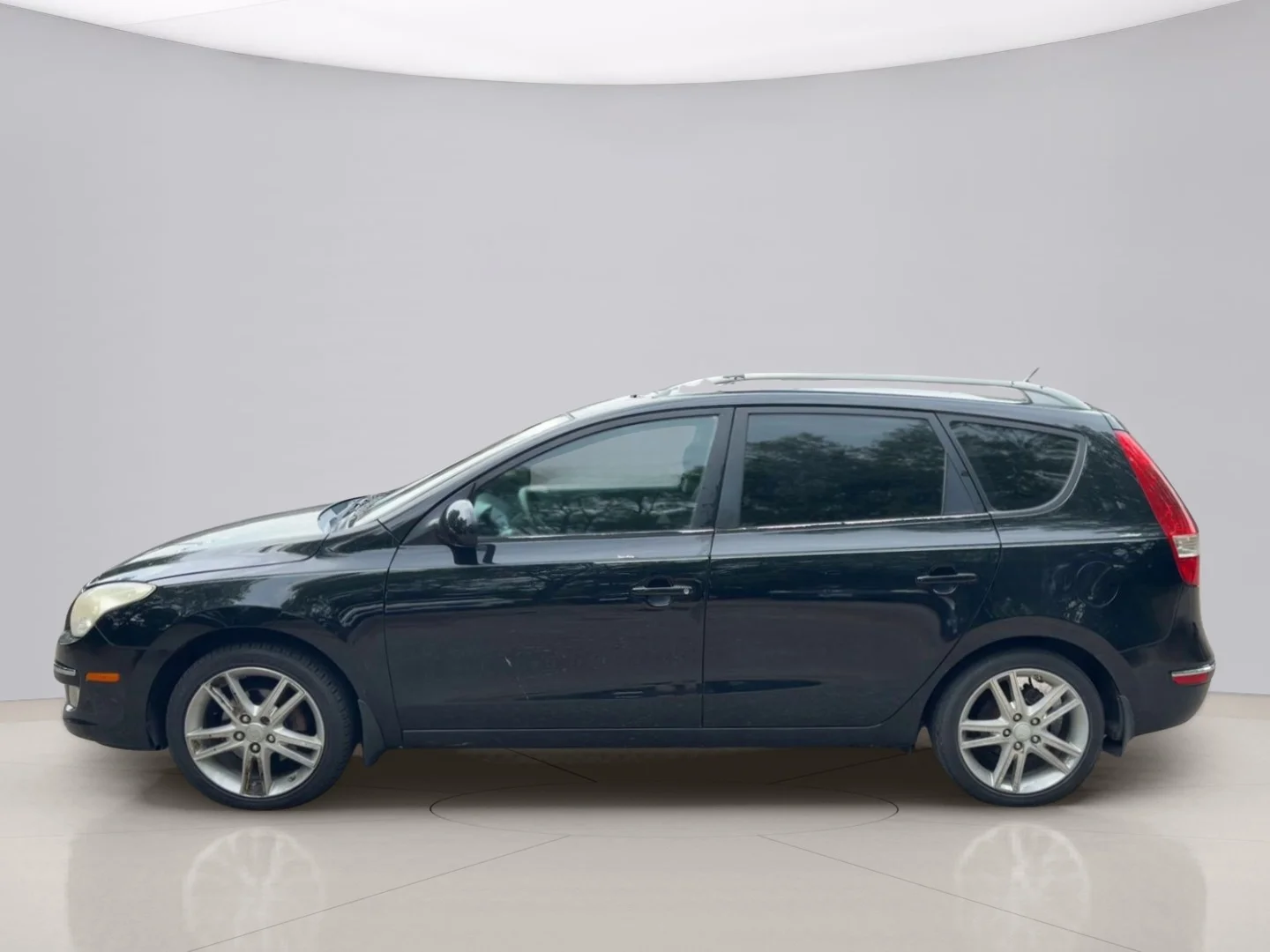 Used 2011 Black Hyundai GLS image 2