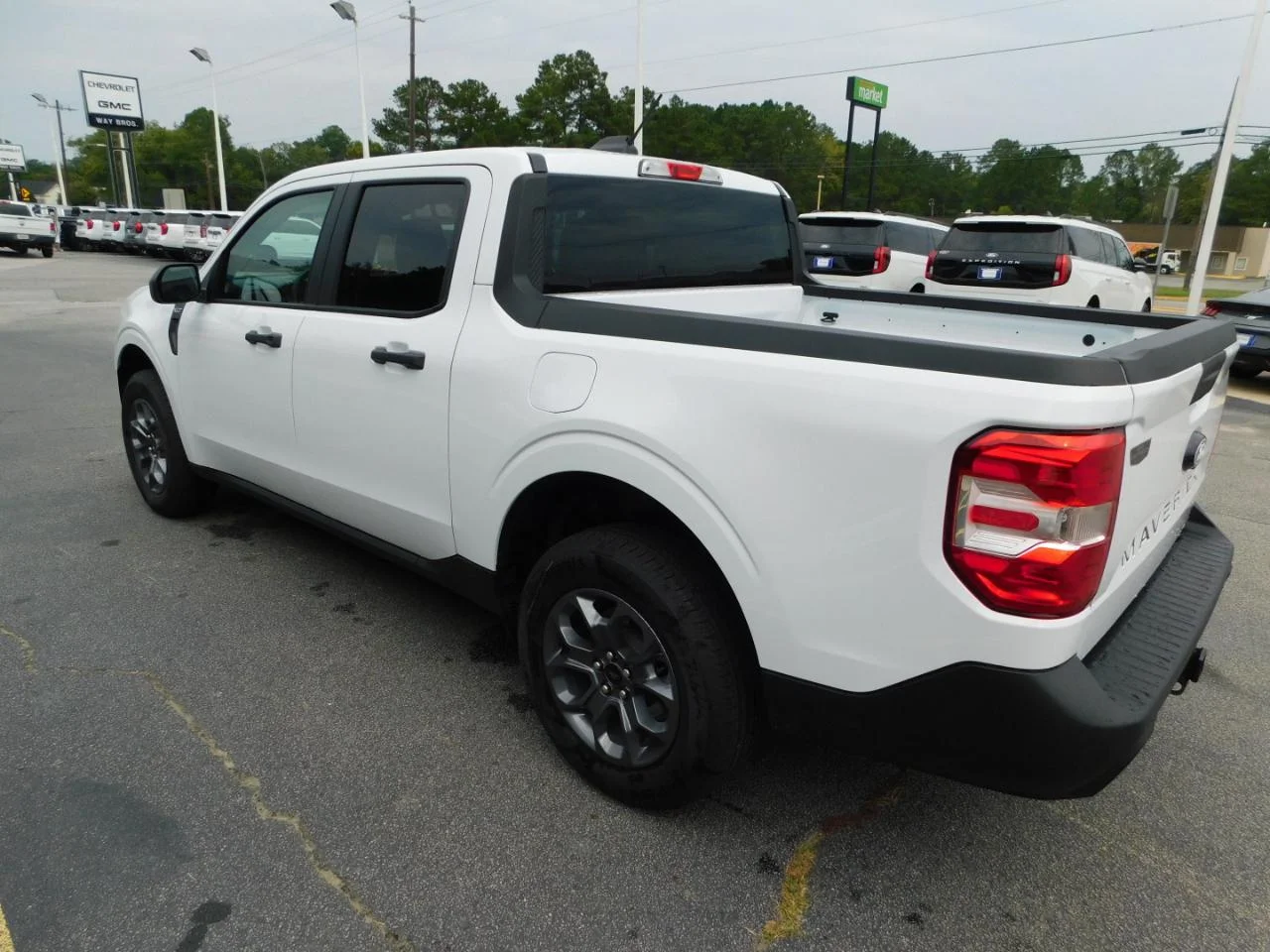 New 2026 Oxford White Ford XLT image 6