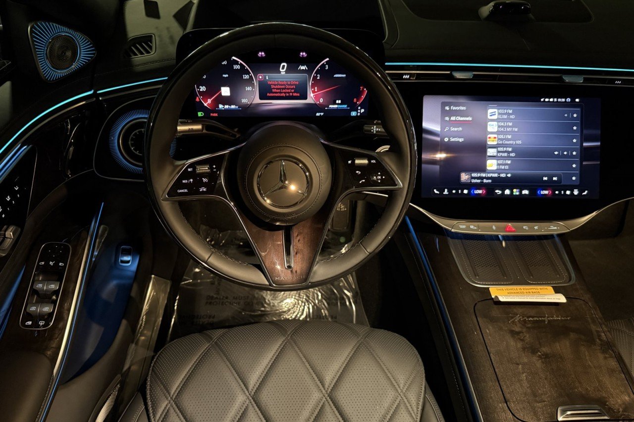 New 2027 MANUFAKTUR Moonlight White Metallic Mercedes-Benz Maybach S 580 4MATIC® Sedan image 12