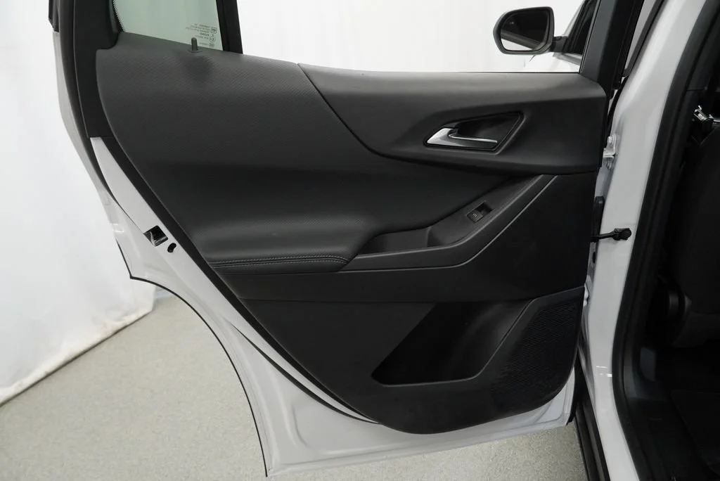 New 2027 Summit White Chevrolet LT image 24