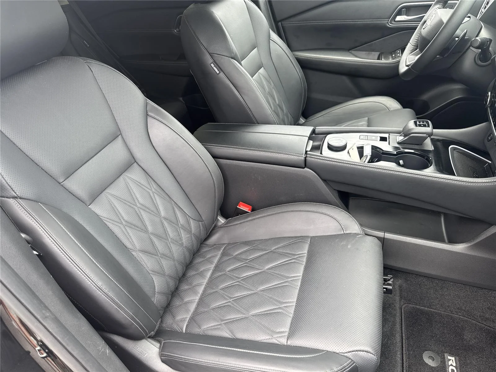 Used 2026 Super Black Nissan Platinum image 36
