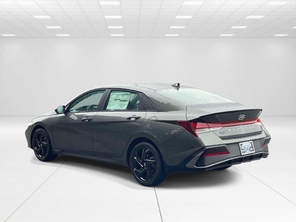 New 2026 Gray Hyundai SEL Sport Plus image 4