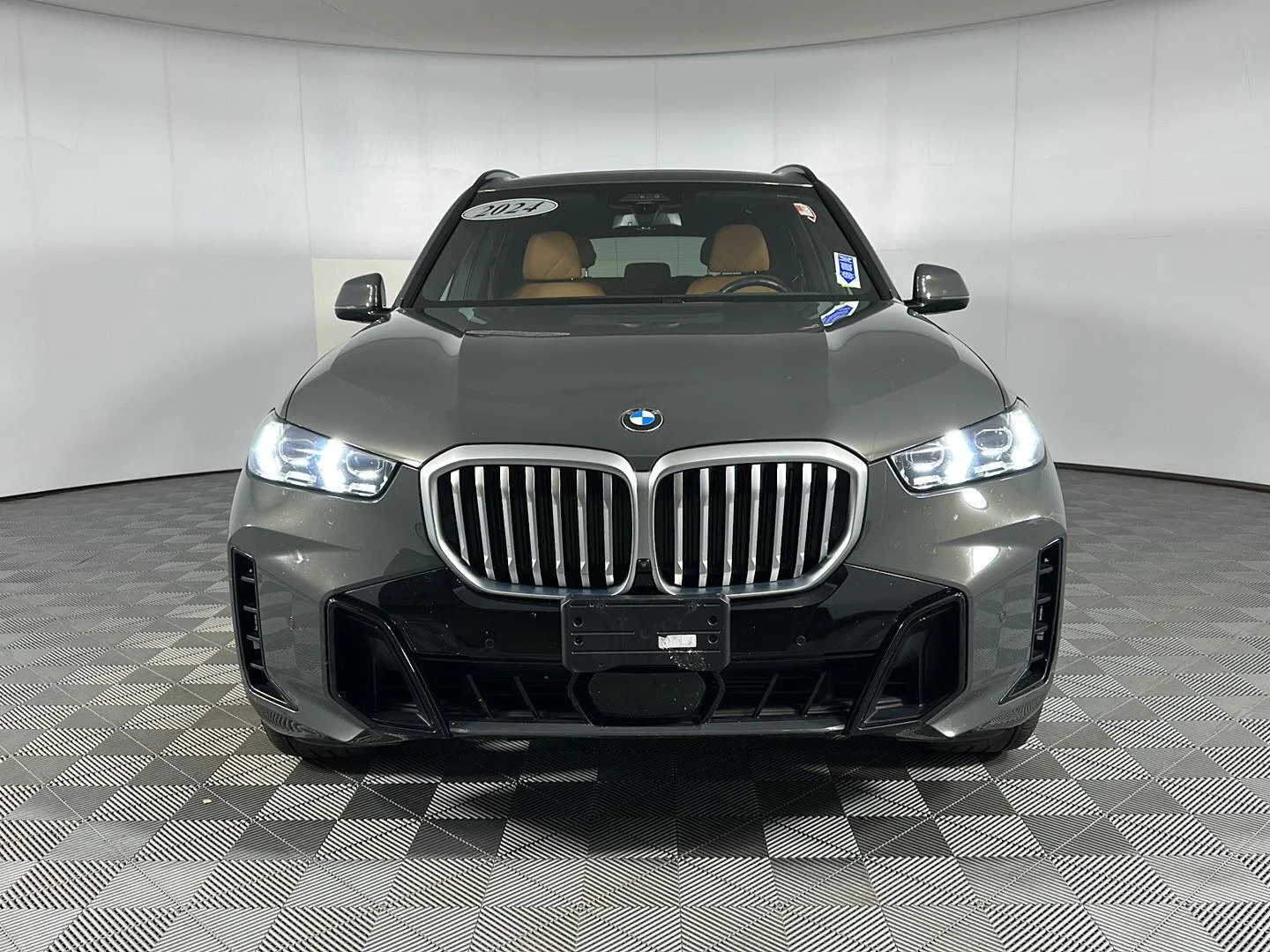 Used 2024 Dravit Grey Metallic BMW xDrive40i image 2