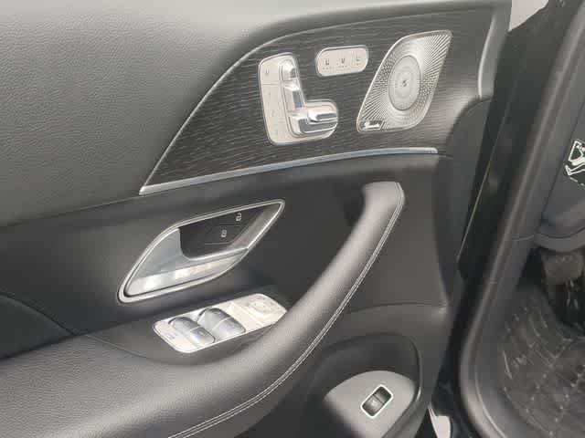 Used 2025 Black Mercedes-Benz GLE 580 image 17