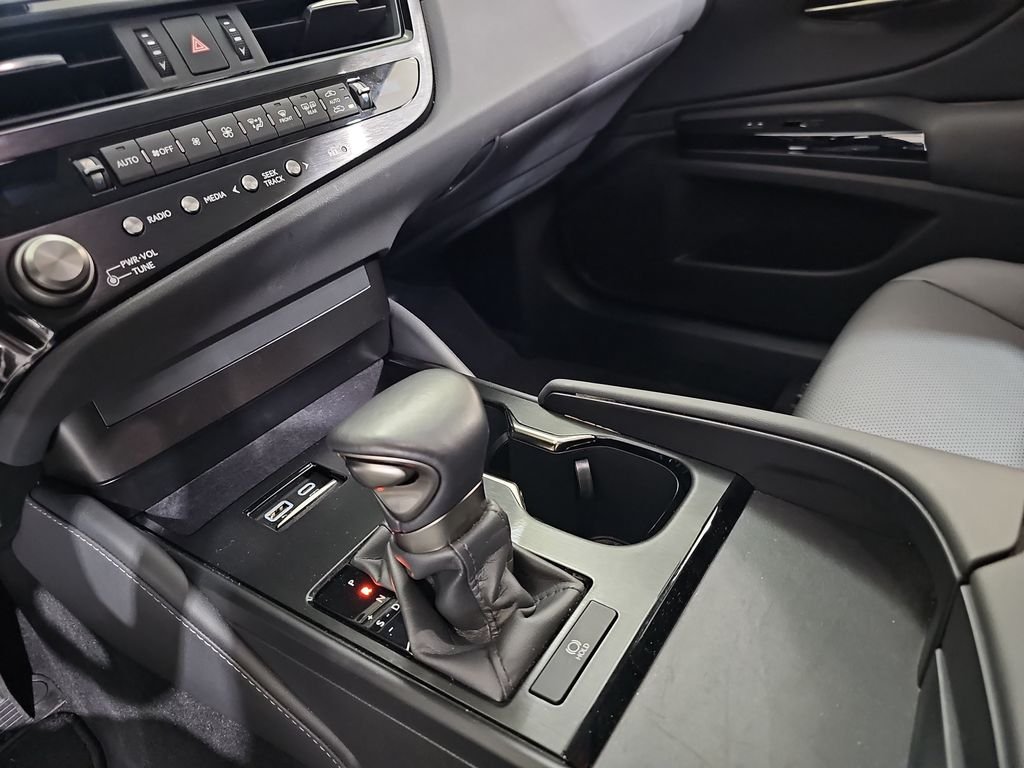 Used 2025 White Lexus 350 image 23