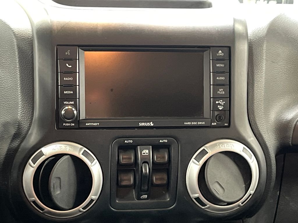 Used 2014 White Jeep Unlimited Sahara image 19