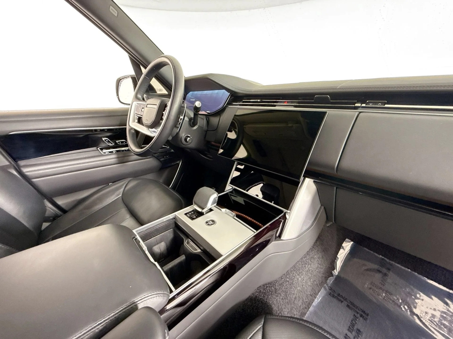 Used 2024 Fuji White Land Rover SE W/REAR DVD image 25