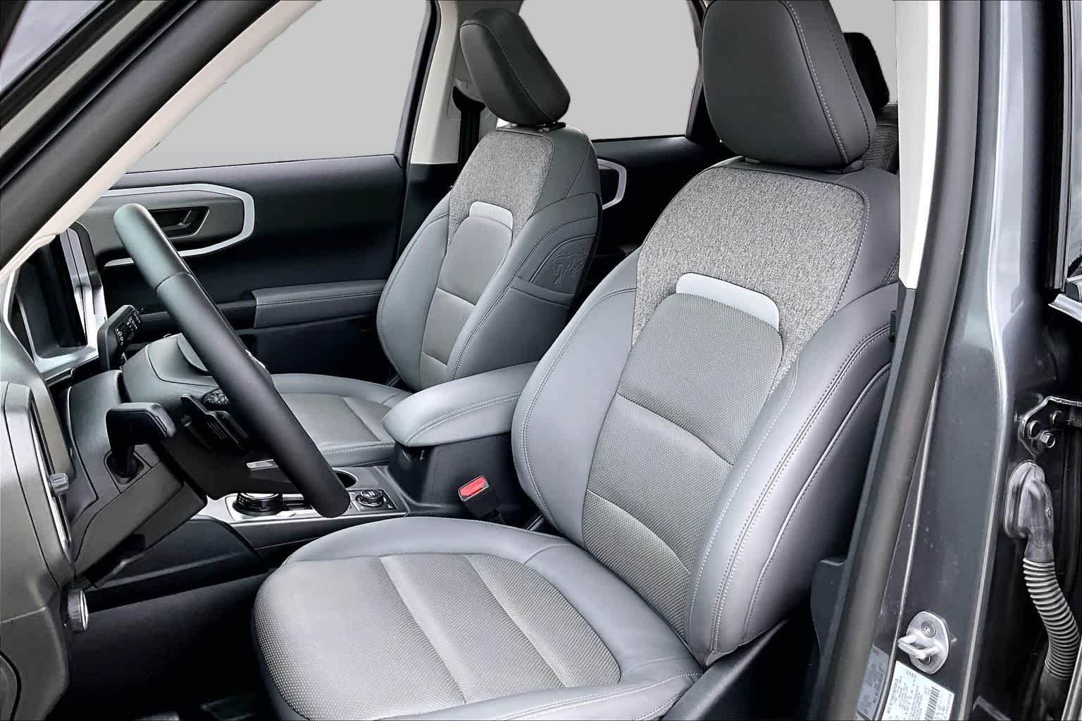 Used 2025 Carbonized Gray Metallic Ford Badlands image 7