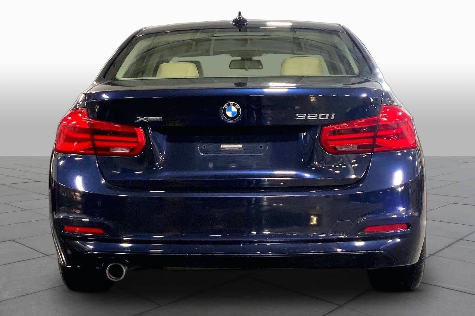 Used 2016 Imperial Blue Metallic BMW 320i xDrive image 5