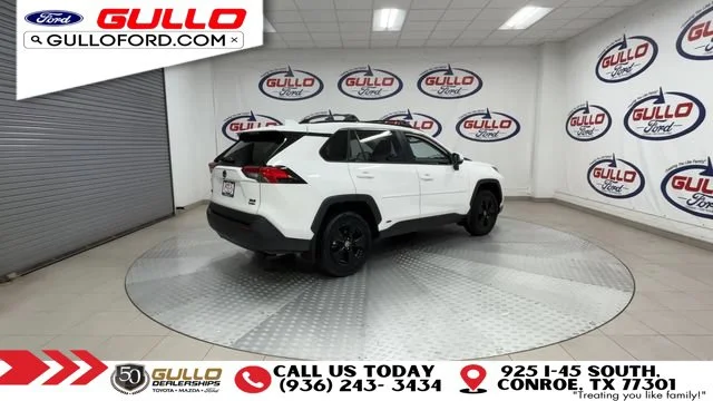 Used 2025 Ice Toyota XLE image 8