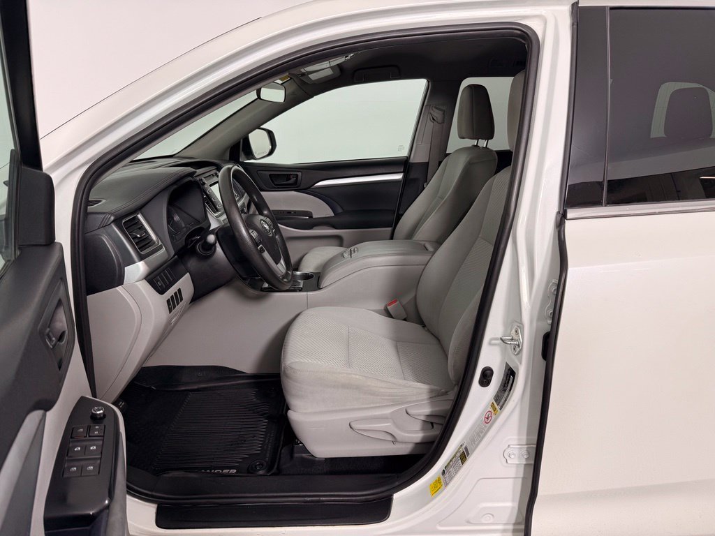 Used 2019 White Toyota LE image 6