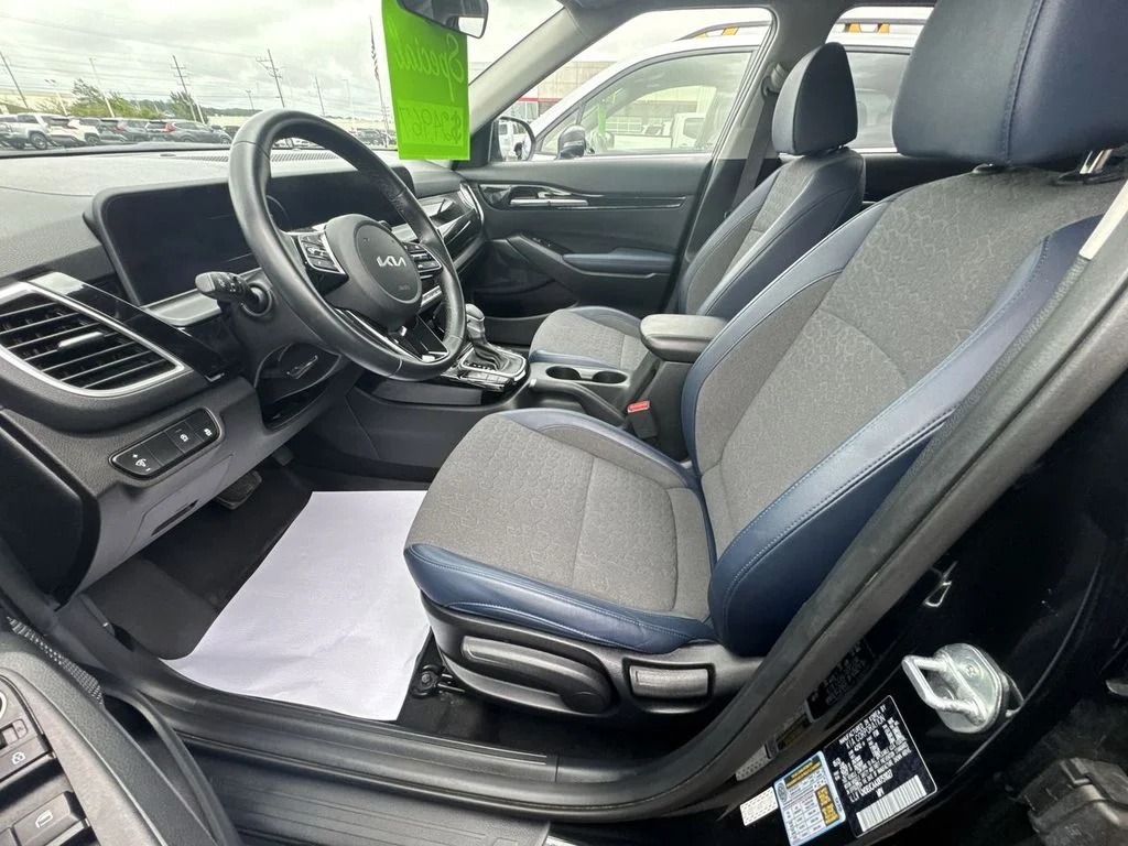 Used 2024 Black Kia S image 17