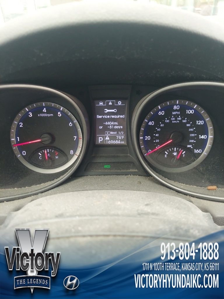 Used 2016 White Hyundai SE image 5