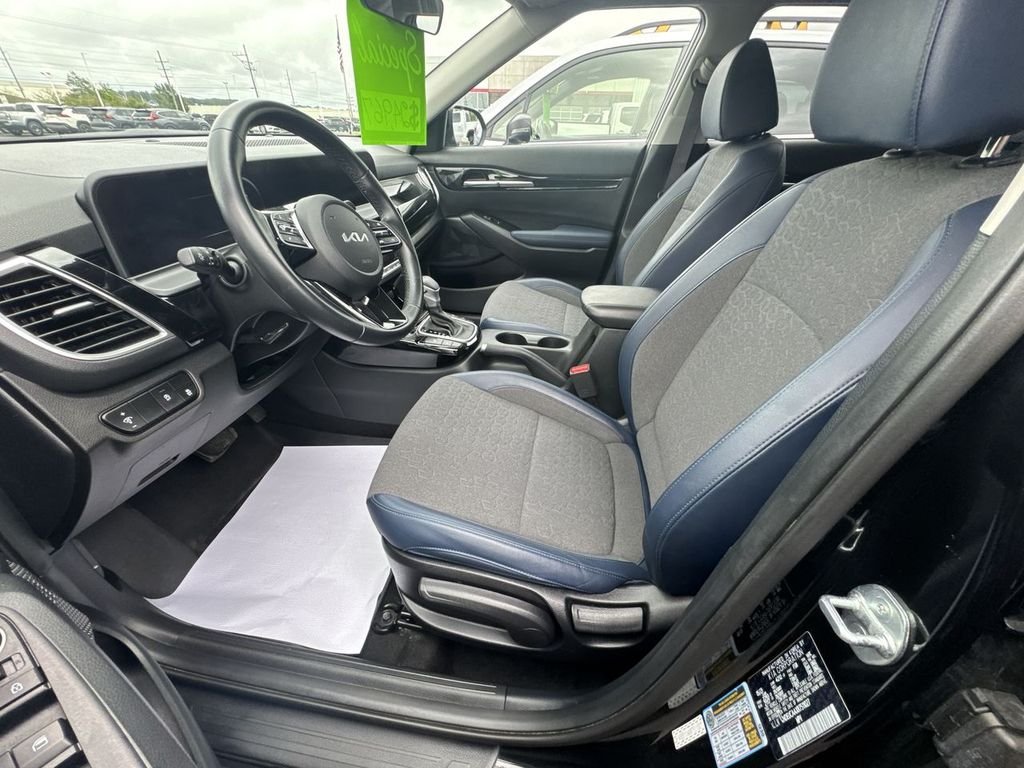 Used 2024 Black Kia S image 17