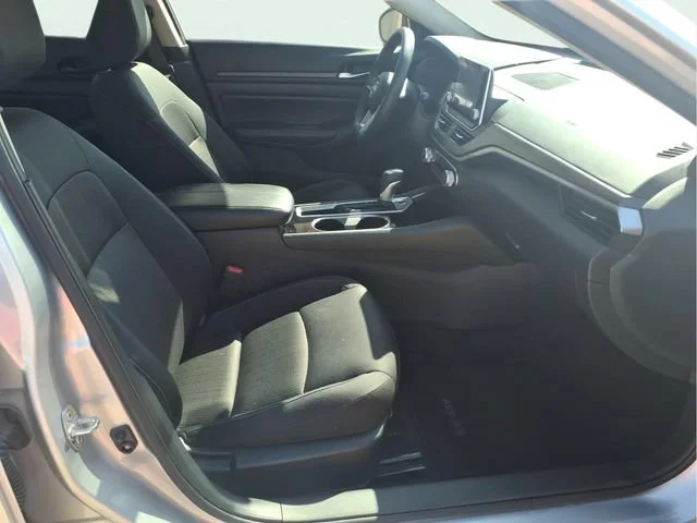 Used 2024  Nissan 2.5 SV image 22
