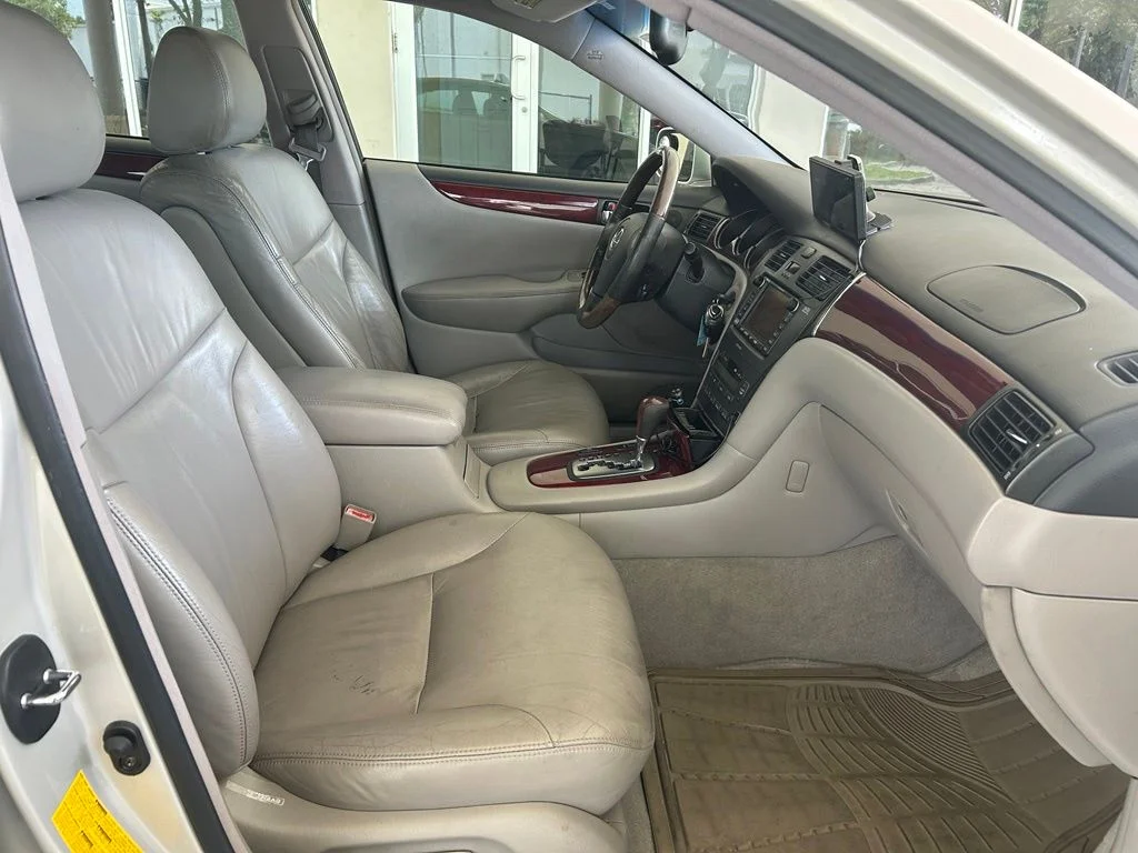 Used 2002  Lexus 300 image 22