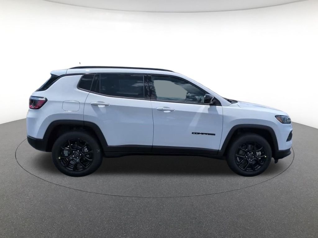 New 2026 Bright White Clear-Coat Exterior Paint Jeep Latitude image 4