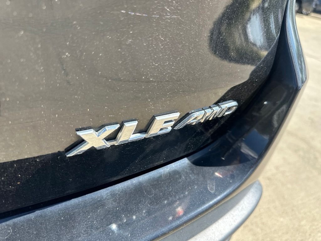 Used 2018 Black Toyota XLE image 13