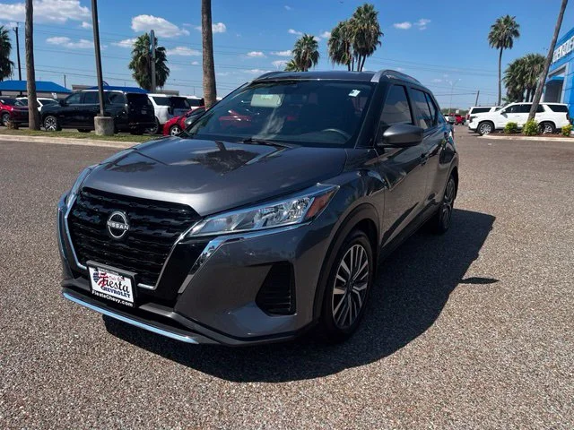 Used 2024 Gray Nissan SV image 3