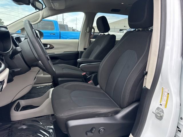 Used 2023 Bright White Clearcoat Chrysler LX image 19