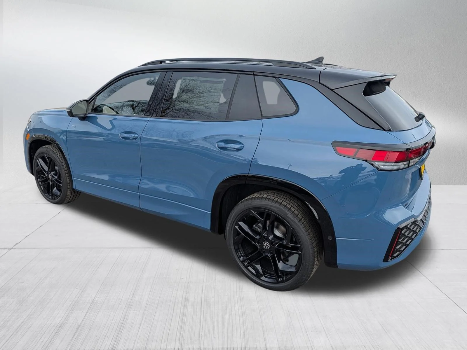 New 2026 Monterey Blue w/Deep Black Roof Volkswagen SE R-Line Black image 3