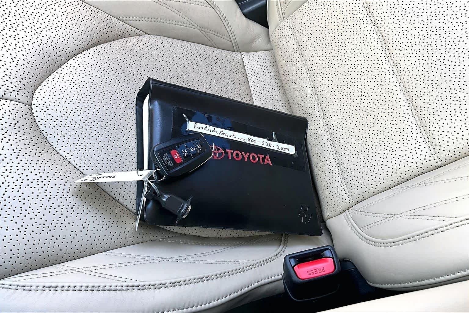Used 2019 Wind Chill Pearl Toyota Hybrid Limited image 15