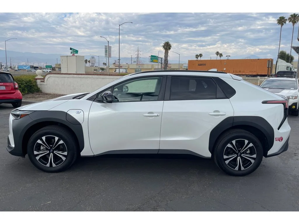 Used 2024 Cosmic White Pearl Subaru Premium image 2