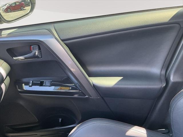 Certified Used 2018 SILVER SKY METALLIC Toyota  image 5