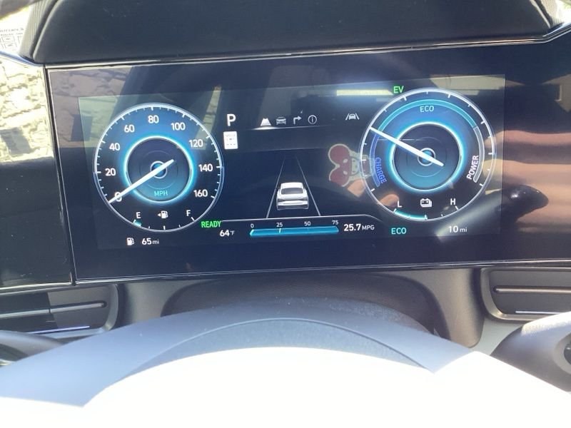 2025 Hyundai Elantra Limited - Photo 29