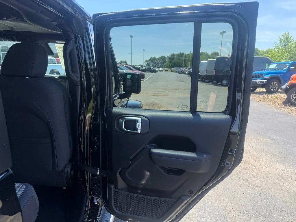 New 2026 Black Clear-Coat Exterior Paint Jeep 85th Anniversary Edition image 47