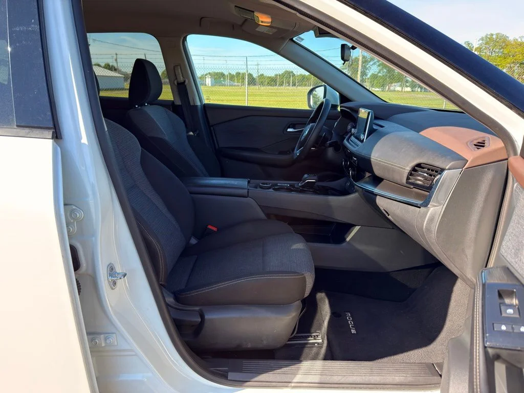 Used 2021 White Nissan SV image 32