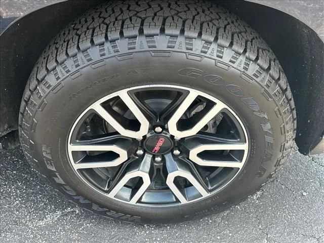 2023 GMC Yukon AT4 - Photo 38