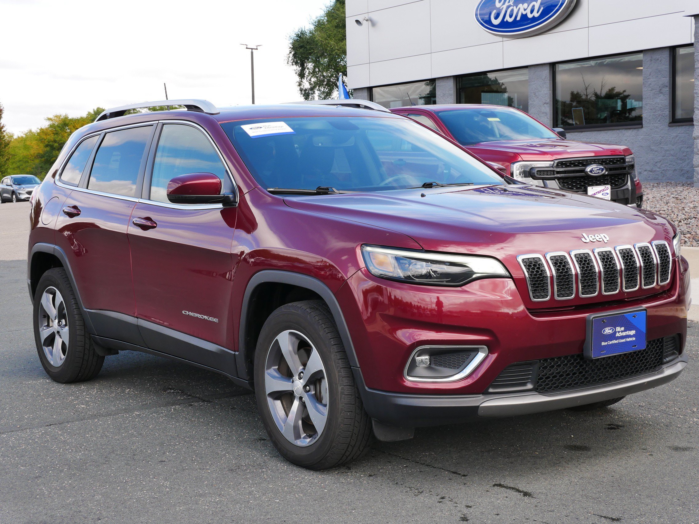 Used 2019 Jeep Cherokee Limited with VIN 1C4PJMDX1KD471693 for sale in Northfield, MN