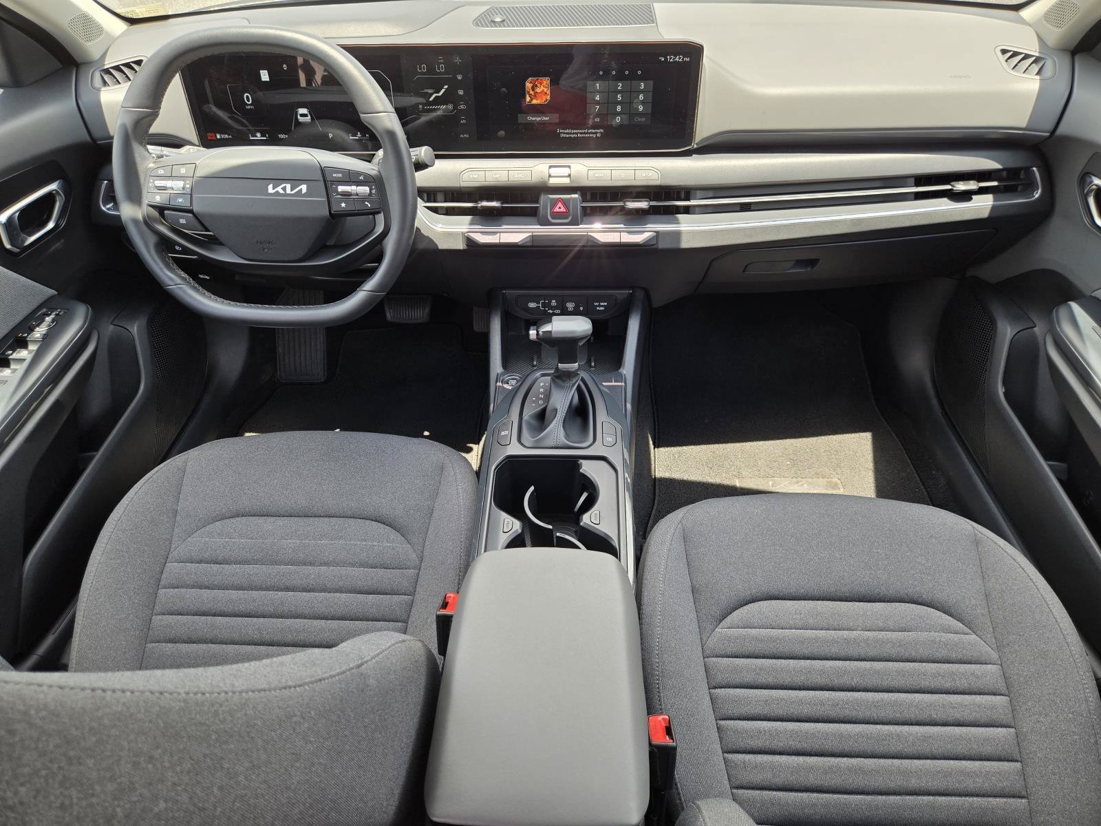 2025 Kia K4 EX - Photo 14
