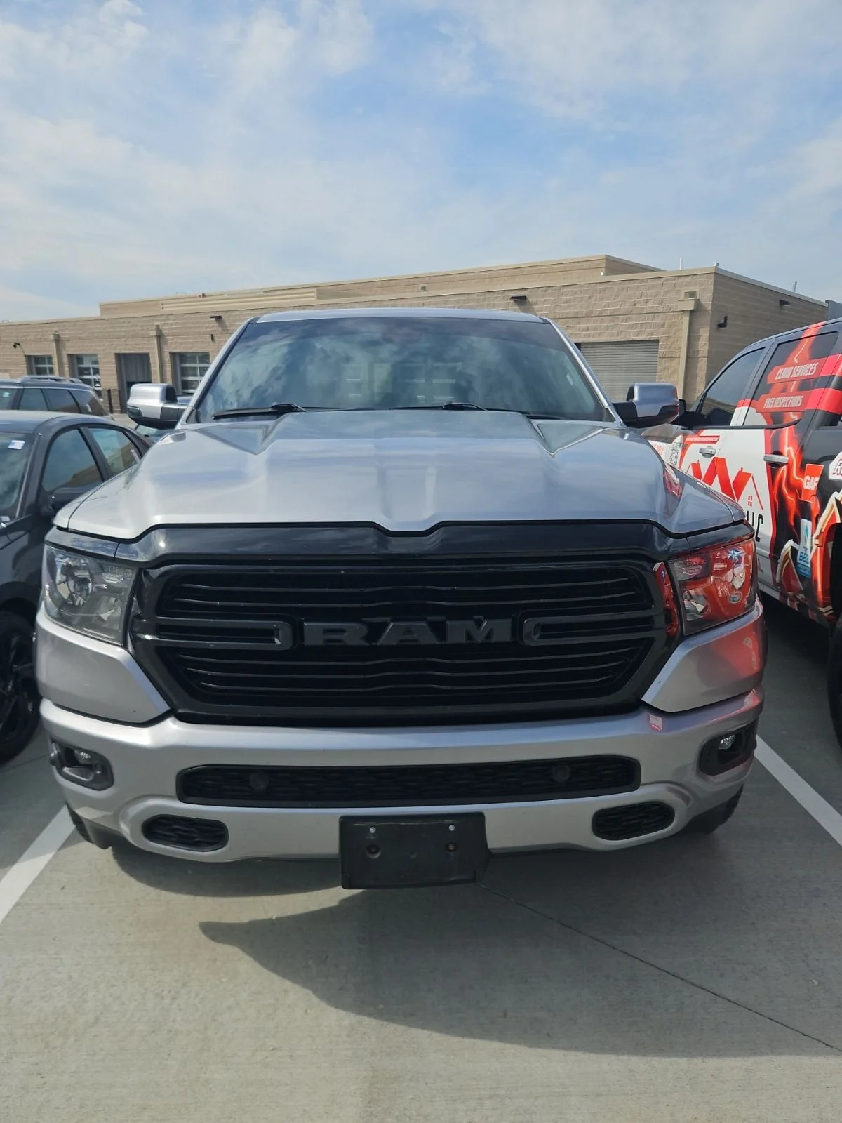 2020 RAM 1500 Big Horn/Lone Star 4x4 Crew Cab 5'7's photo