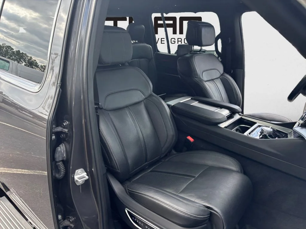 Used 2023 Gray Jeep Base image 29