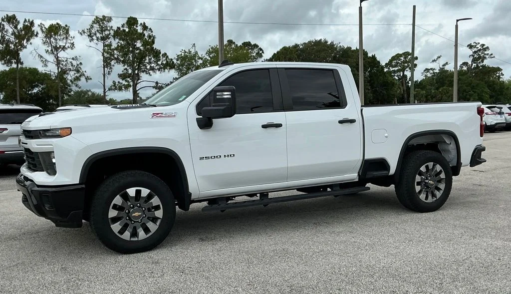 Used 2024 White Chevrolet Custom image 3