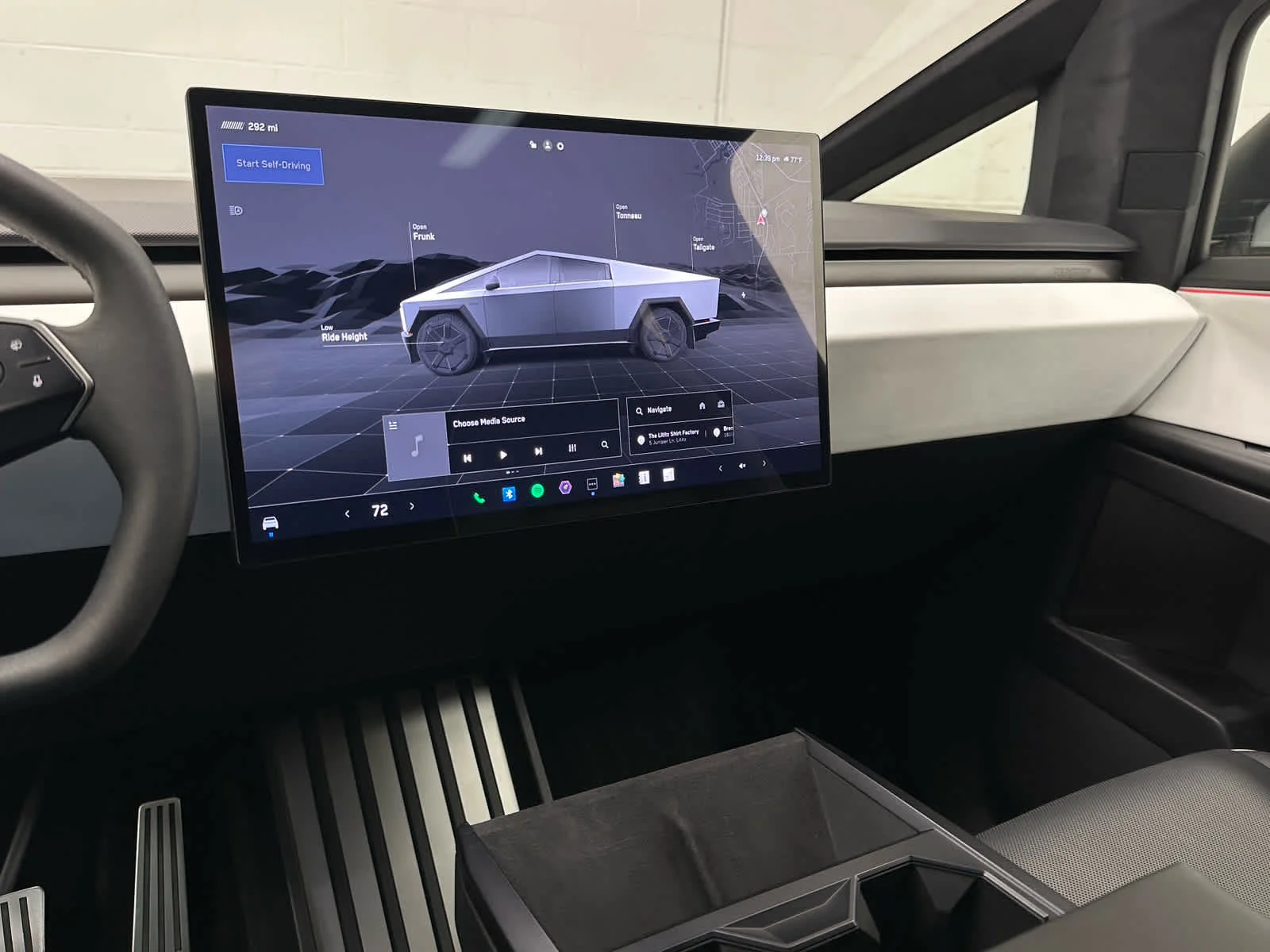 2024 Tesla Cybertruck Base - Photo 25