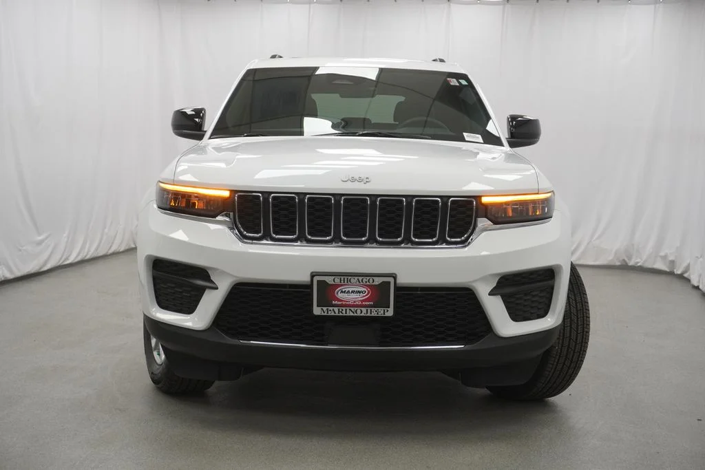 Used 2025 White Jeep Laredo X image 7
