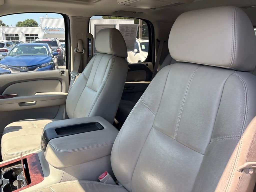 Used 2008 Silver Chevrolet LTZ image 14