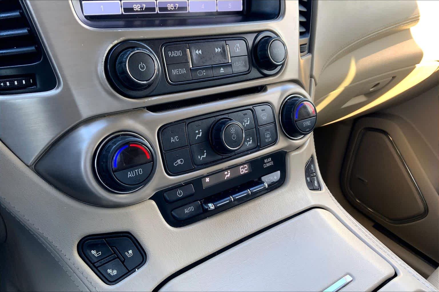Used 2019 White Frost Tricoat GMC Denali image 35
