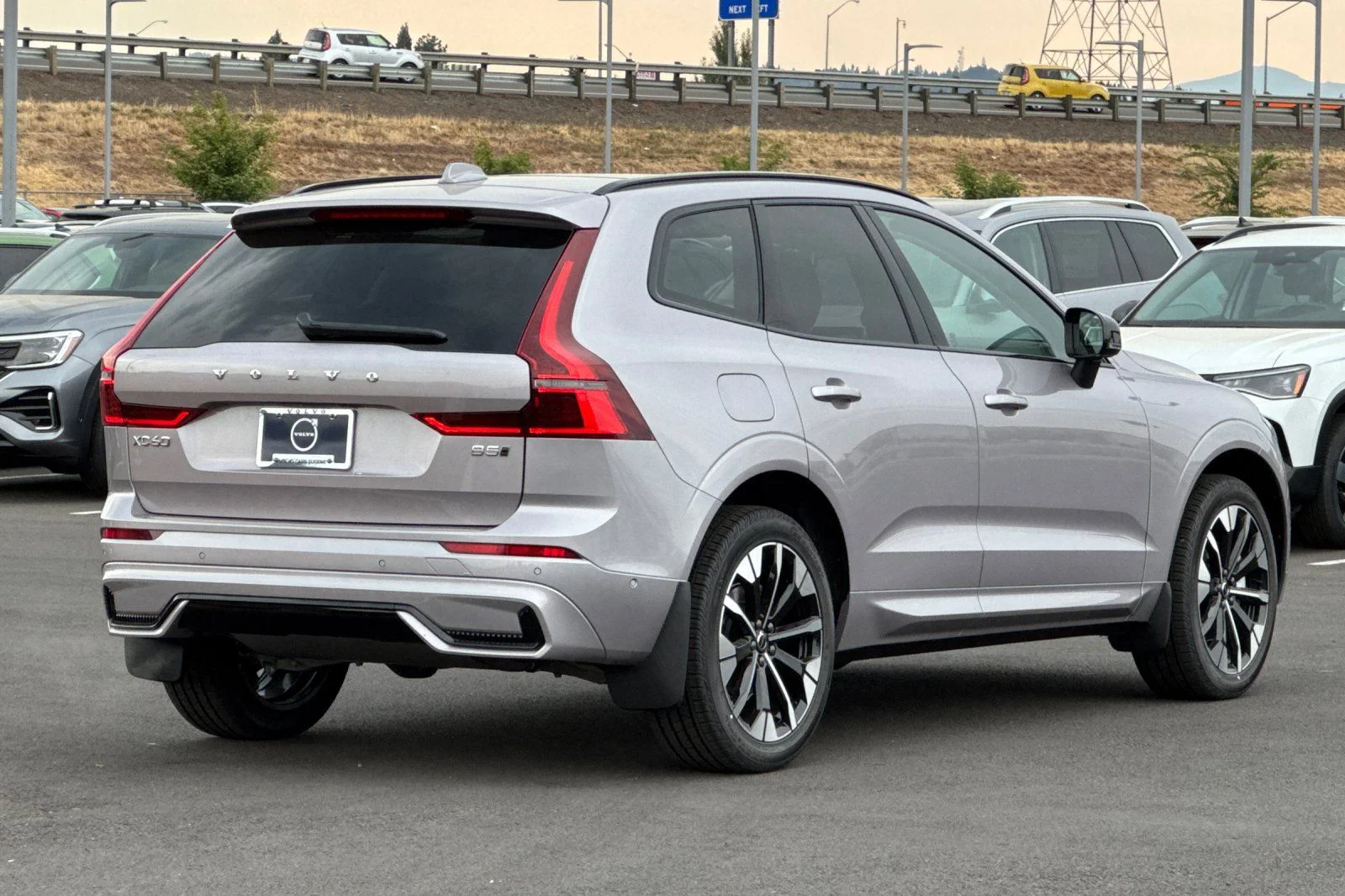 2026 Volvo XC60 Plus - Photo 3